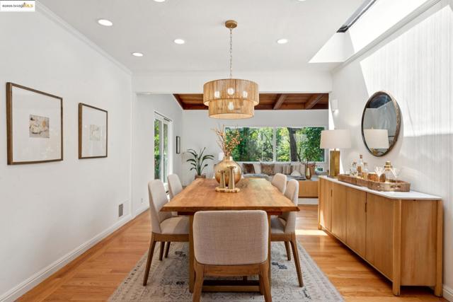 2429 Scout Rd, Oakland CA: https://media.crmls.org/mediaz/e9759b1c-9ca5-4ef3-a62e-1883a70fbf0a.jpg