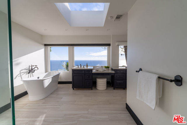 21607 Rambla Vista, Malibu CA: https://media.crmls.org/mediaz/e9760b26-b9fc-46b3-8d41-a396d5dcc060.jpg