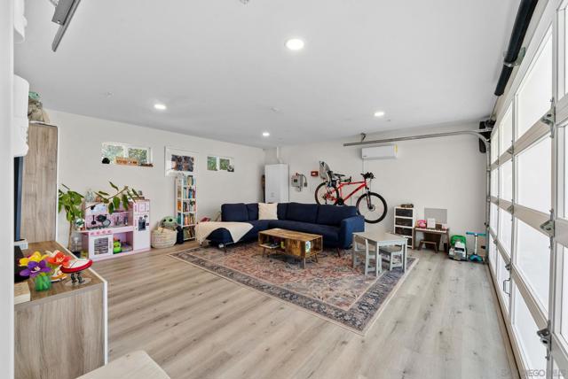 4865 39th Street, San Diego CA: https://media.crmls.org/mediaz/e9768867-7b51-4319-b64b-6fd8c5f242c3.jpg