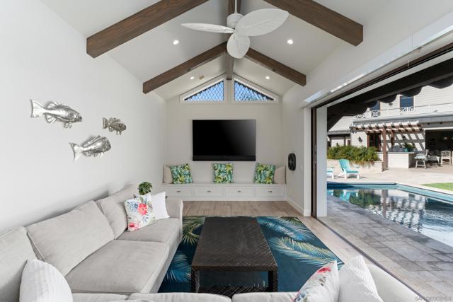 1040 Pine St, Coronado CA: https://media.crmls.org/mediaz/e976b320-7a37-46b7-bae5-290226b4cd62.jpg