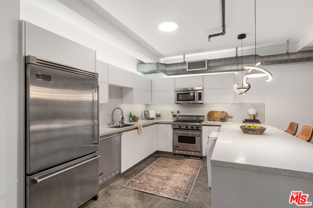 1046 Princeton Drive, Marina del Rey CA: https://media.crmls.org/mediaz/e9775467-f58a-4344-8c9f-5e8af15f7165.jpg