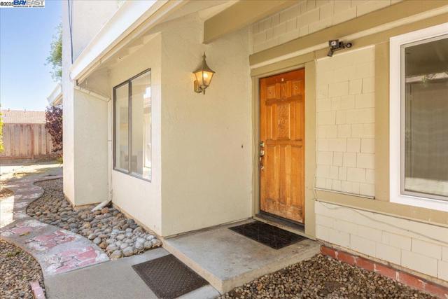 32948 Soquel St, Union City CA: https://media.crmls.org/mediaz/e9777a42-966e-4cbb-82b4-03101a4ff62a.jpg