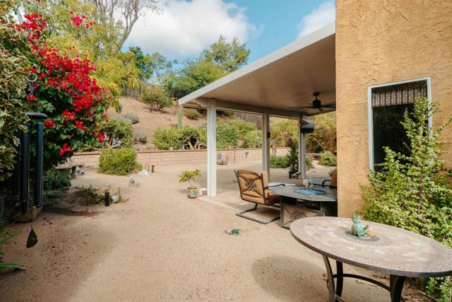 Detail Gallery Image 22 of 27 For 1715 Las Palmas Ln, Escondido,  CA 92026 - 3 Beds | 2/1 Baths