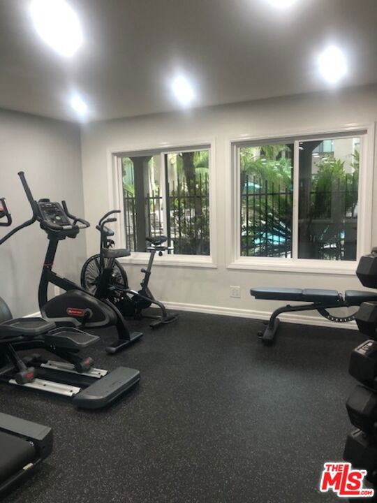 8300 Manitoba Street, Playa del Rey CA: https://media.crmls.org/mediaz/e977a576-46f5-4d0d-80e6-3fd200fb7e92.jpg