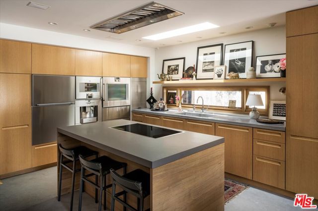 8466 Brier Drive, Los Angeles CA: https://media.crmls.org/mediaz/e977b143-a0c4-4f47-9311-dee68c1ff35d.jpg