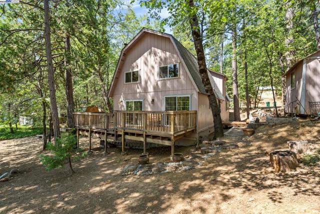23875 Marshall Way, Twain Harte CA: https://media.crmls.org/mediaz/e9785a08-9db6-4560-b780-1915f89cd7c8.jpg