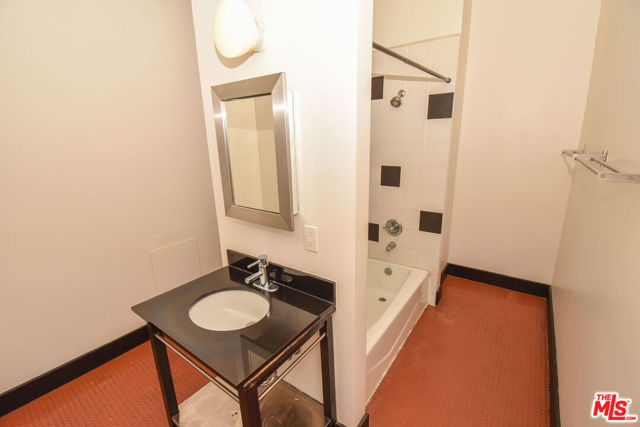 620 S Main Street, Los Angeles CA: https://media.crmls.org/mediaz/e97864af-a6a1-4a3e-9b7b-2398d6b102af.jpg