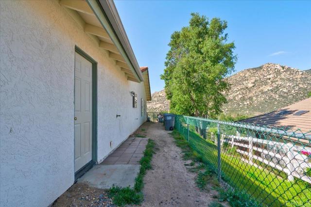 15720 Zeigler Court, Ramona CA: https://media.crmls.org/mediaz/e978b0c0-3b02-48b7-a7e2-65d89234051c.jpg