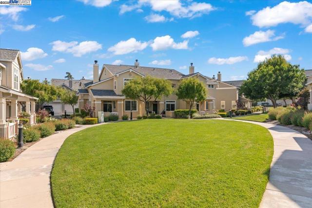 253 Bellington Cmn, Livermore CA: https://media.crmls.org/mediaz/e979a410-8bde-42ba-af59-562f936e9ac3.jpg