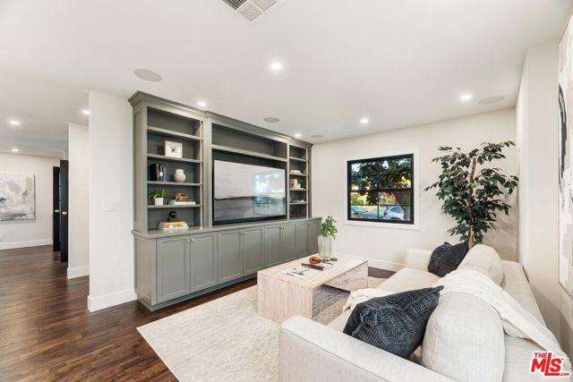 1225 S Cloverdale Avenue, Los Angeles CA: https://media.crmls.org/mediaz/e97a2a1a-1ed4-4963-8eb1-163e5a3d977c.jpg