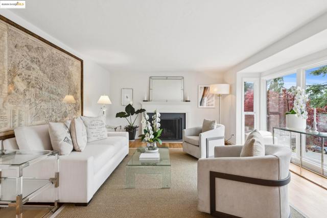 2250 Bywood Dr, Oakland CA: https://media.crmls.org/mediaz/e97a8359-f3c7-44d4-a6ee-f365e49d99e2.jpg