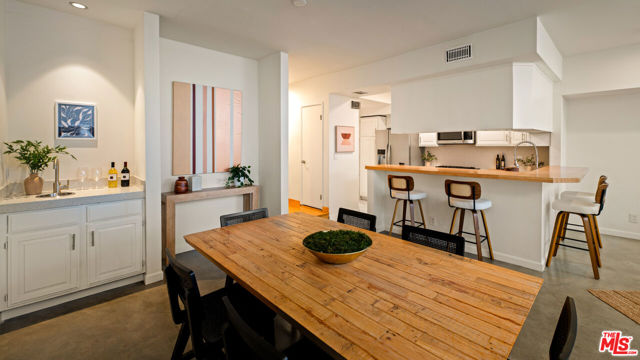 10627 Ashton Avenue, Los Angeles CA: https://media.crmls.org/mediaz/e97b5529-8720-4cba-8e3e-dea0a8f444d1.jpg