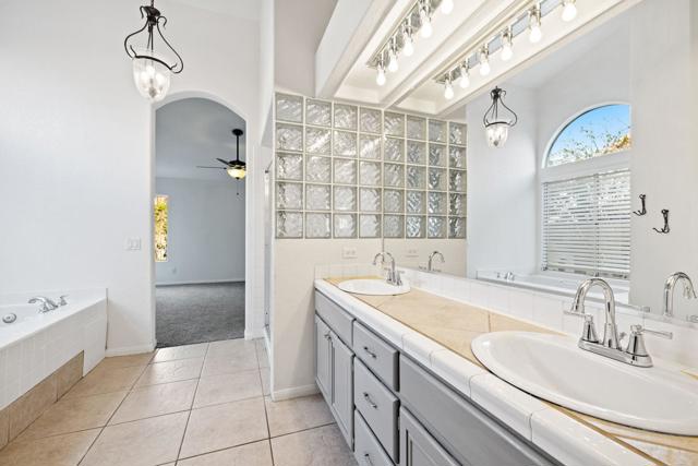 44260 Villeta Drive, La Quinta CA: https://media.crmls.org/mediaz/e97b981e-f042-4ebd-9720-20d9eb6b8919.jpg