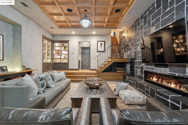305 The Uplands, Berkeley CA: https://media.crmls.org/mediaz/e97babf3-004a-493e-ba51-0bab93aa98e2.jpg
