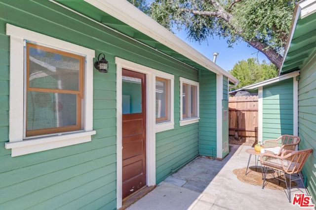 1105 E Claremont Street, Pasadena CA: https://media.crmls.org/mediaz/e97bb8de-9564-4e4b-849b-a106f5a6f8a0.jpg