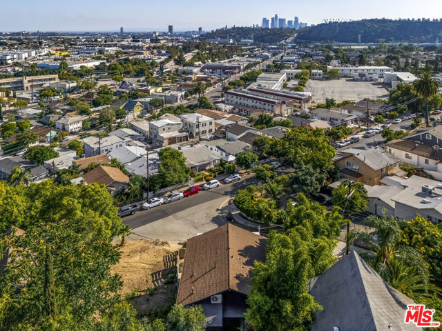 3404 Glenalbyn Drive, Los Angeles CA: https://media.crmls.org/mediaz/e97cc084-b703-410f-87d0-da0c4b3e7675.jpg