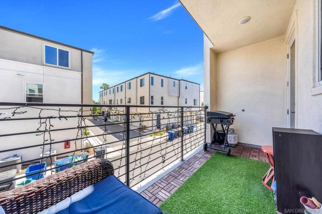 5405 Calle Sand Arch, San Diego CA: https://media.crmls.org/mediaz/e97d4ede-c3a1-46d2-89ea-cf700733af3a.jpg