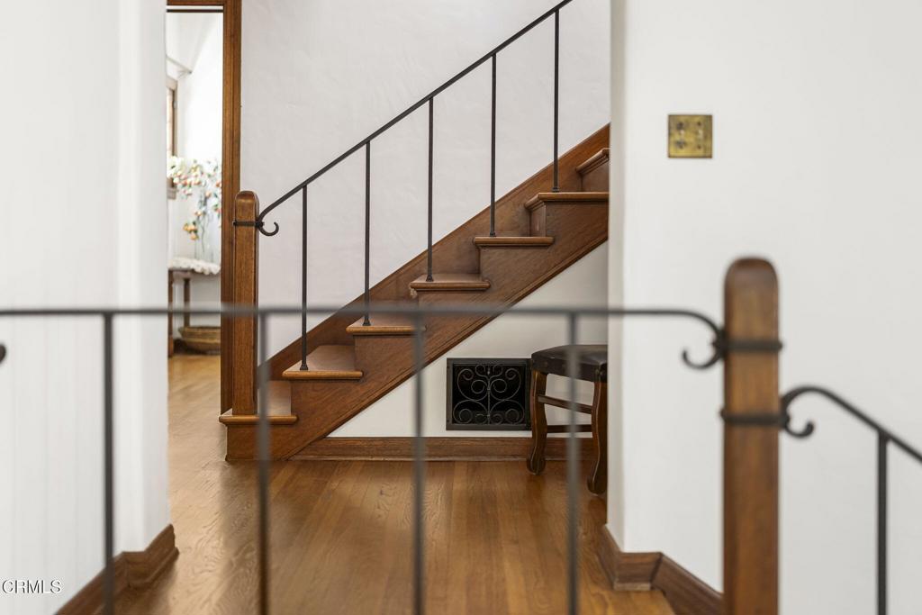 https://media.crmls.org/mediaz/e97dfaab-8dbd-43a5-ac54-0ed3c83cae73.jpg?preset=X-Large