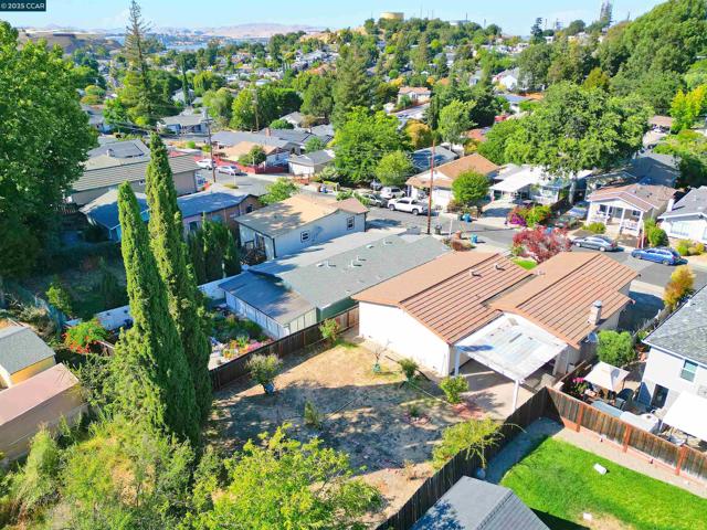 2156 MONTEREY AVENUE, Martinez CA: https://media.crmls.org/mediaz/e97e5047-4297-4024-97f8-d7f8435afb10.jpg