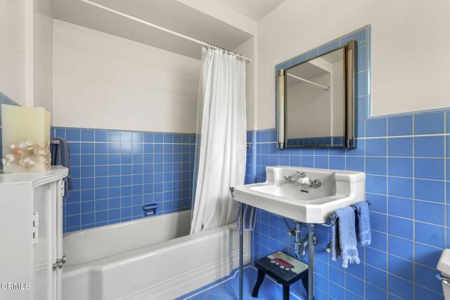818 Huntington Garden Drive, San Marino CA: https://media.crmls.org/mediaz/e97edd4d-d9fa-474e-8e3e-d5f63289328c.jpg