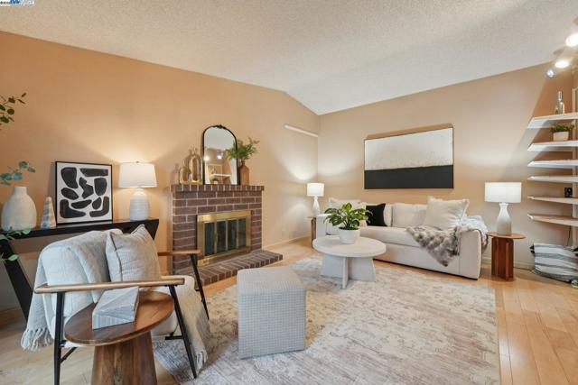 4942 Rocklin Dr, Union City CA: https://media.crmls.org/mediaz/e97eea26-9ee1-48fc-8054-f759165dac89.jpg