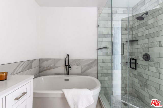 3921 S Victoria Avenue, Los Angeles CA: https://media.crmls.org/mediaz/e97f626d-935b-4c9a-9e68-f3abe8812b84.jpg
