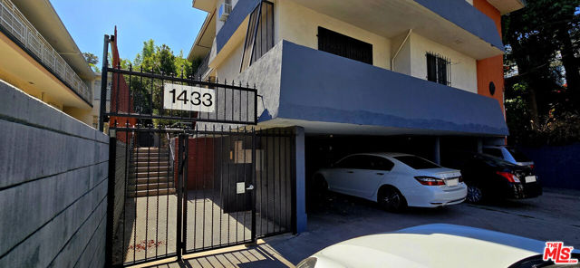 1433 N Martel Avenue, Los Angeles CA: https://media.crmls.org/mediaz/e97fce1d-1385-414b-94c7-953905230739.jpg