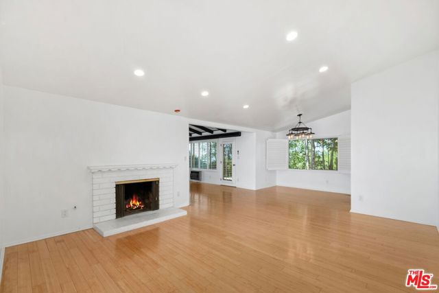 20553 Califa Street, Woodland Hills CA: https://media.crmls.org/mediaz/e98025e3-e0c5-4231-b7e5-798afed02098.jpg