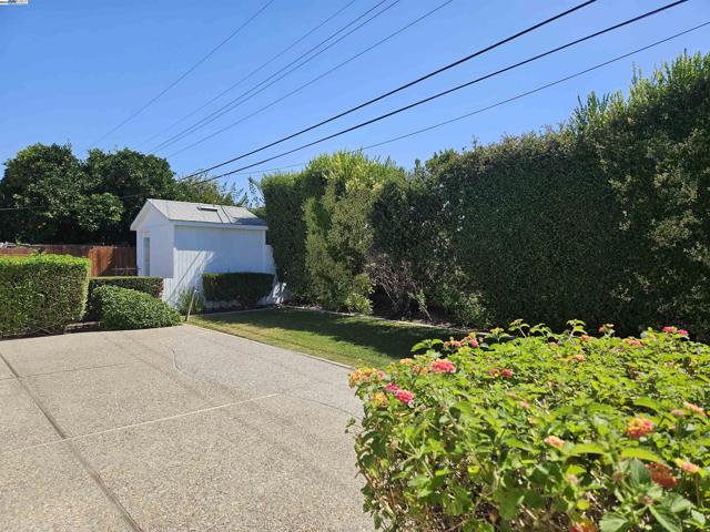 4208 Garland Dr, Fremont CA: https://media.crmls.org/mediaz/e980353e-739a-4014-9f58-9d5688f02e46.jpg