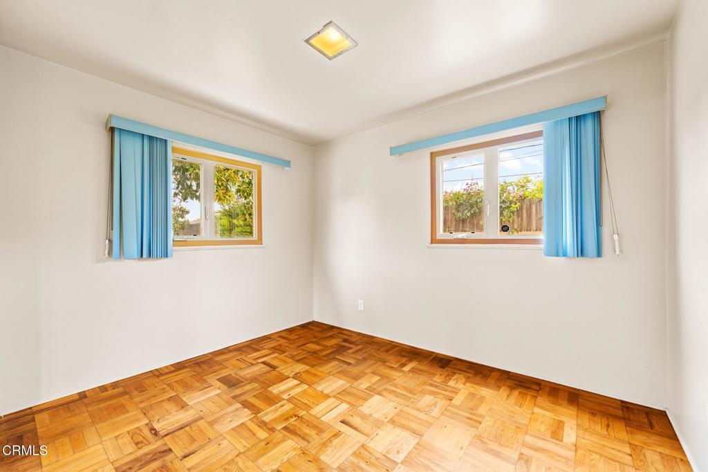 https://media.crmls.org/mediaz/e98072e9-8358-499c-ad37-220e97390d02.jpg?preset=X-Large