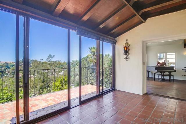 2854 ALBATROSS ST, San Diego CA: https://media.crmls.org/mediaz/e980e352-dbff-4e55-8fde-5972ee3f7171.jpg