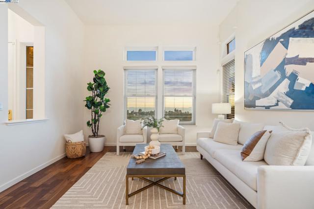 4110 Mystic View Ct, Hayward CA: https://media.crmls.org/mediaz/e981174b-8662-4c38-9912-9e7b6e01a2ff.jpg