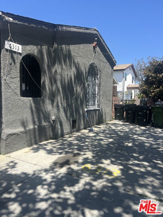 6313 S Victoria