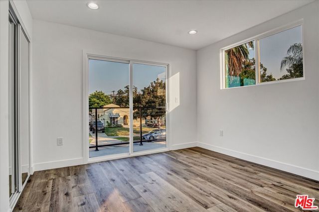 2419 S Cochran Avenue, Los Angeles CA: https://media.crmls.org/mediaz/e9827624-e2a2-444b-af2d-3f0f1a95f1b9.jpg