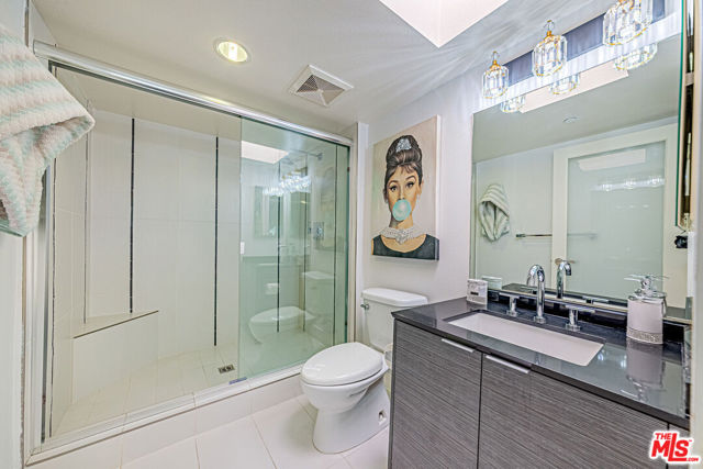 600 S Ridgeley Drive, Los Angeles CA: https://media.crmls.org/mediaz/e982b386-ead6-4d79-96d0-f72511dce448.jpg