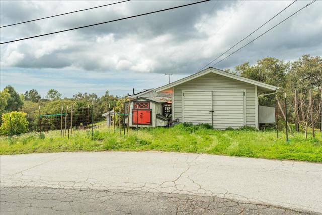 1501 Hidden Valley Road, Soquel CA: https://media.crmls.org/mediaz/e982cc6c-9192-43d5-82ff-c7984dd784d8.jpg