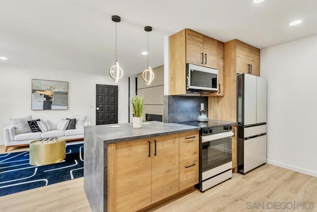 5055 Collwood Way, San Diego CA: https://media.crmls.org/mediaz/e982d4ac-ebf3-47a6-b31c-d74f530ab8a1.jpg