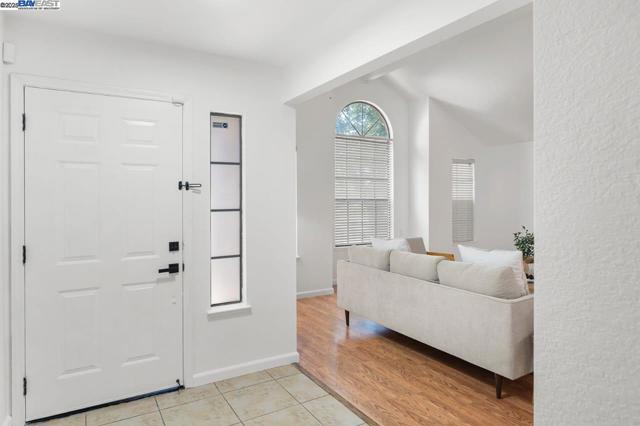 5917 Pine Vista Way, Elk Grove CA: https://media.crmls.org/mediaz/e982e0cb-e38a-4c8f-a929-02c023731d00.jpg
