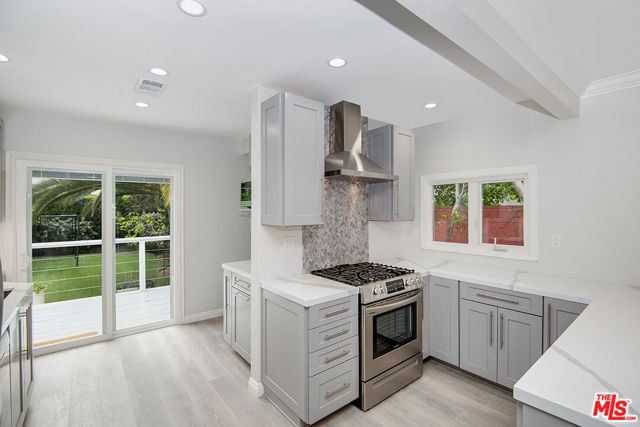 1215 North Genesee Avenue photo 8