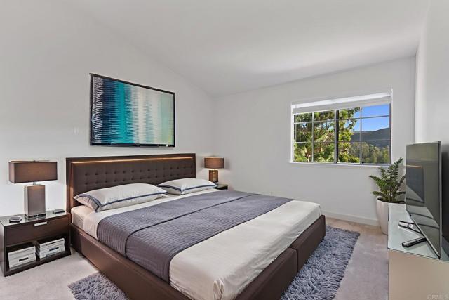 7727 Caminito Monarca, Carlsbad CA: https://media.crmls.org/mediaz/e983775a-37ea-4e39-a929-f76232208ae8.jpg