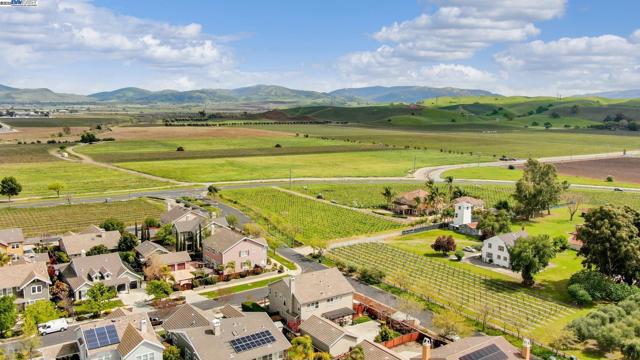 2193 Autinori Ct, Livermore CA: https://media.crmls.org/mediaz/e9839743-1ef1-4d1d-96f8-1843f701f121.jpg