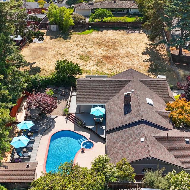 18767 Lamson Rd, Castro Valley CA: https://media.crmls.org/mediaz/e98404b4-9f32-4e31-83b1-294b63b356a4.jpg