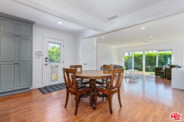 3504 Redwood Avenue, Los Angeles CA: https://media.crmls.org/mediaz/e9841840-e289-4689-93ed-9e0b899ca167.jpg