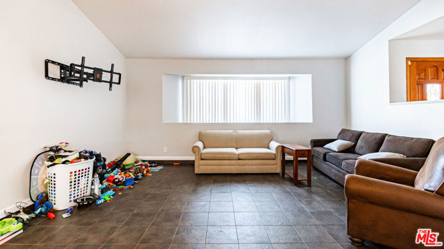 26665 Lakeview Drive, Helendale CA: https://media.crmls.org/mediaz/e98448a8-925b-4504-a874-aeb404391cac.jpg