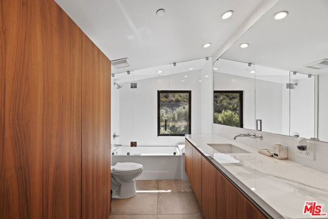 31830 Lobo Canyon, Agoura Hills CA: https://media.crmls.org/mediaz/e985322b-30eb-4418-9280-6af54bc95d68.jpg