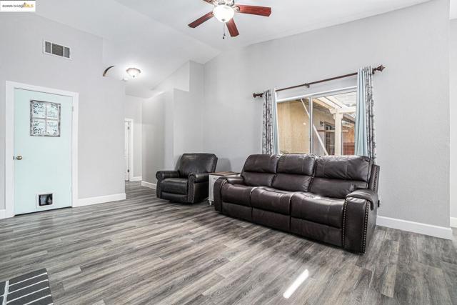 80 Mandeville Ct, Oakley CA: https://media.crmls.org/mediaz/e9854b96-f167-4ad1-bcdd-4ffe45e8fc2e.jpg