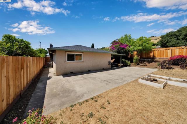635 Janice Ave, Hayward CA: https://media.crmls.org/mediaz/e985d2c7-2c29-4967-a155-aeac3900eb29.jpg