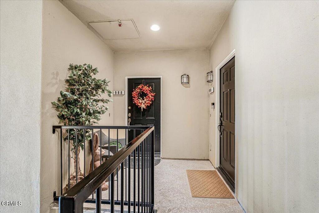 https://media.crmls.org/mediaz/e985e9ba-2936-40b7-a7e6-ca2b55e3e21a.jpg?preset=X-Large