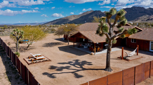 3663 Olympic Road, Joshua Tree CA: https://media.crmls.org/mediaz/e9866964-7dea-4bb3-aa98-50501ef5d372.jpg
