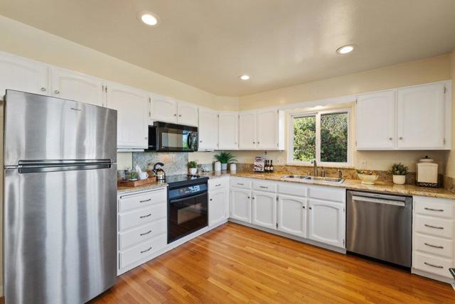 5365 Maretta Drive, Soquel CA: https://media.crmls.org/mediaz/e9874195-ebb6-47fb-8f5f-4339c9b49e84.jpg